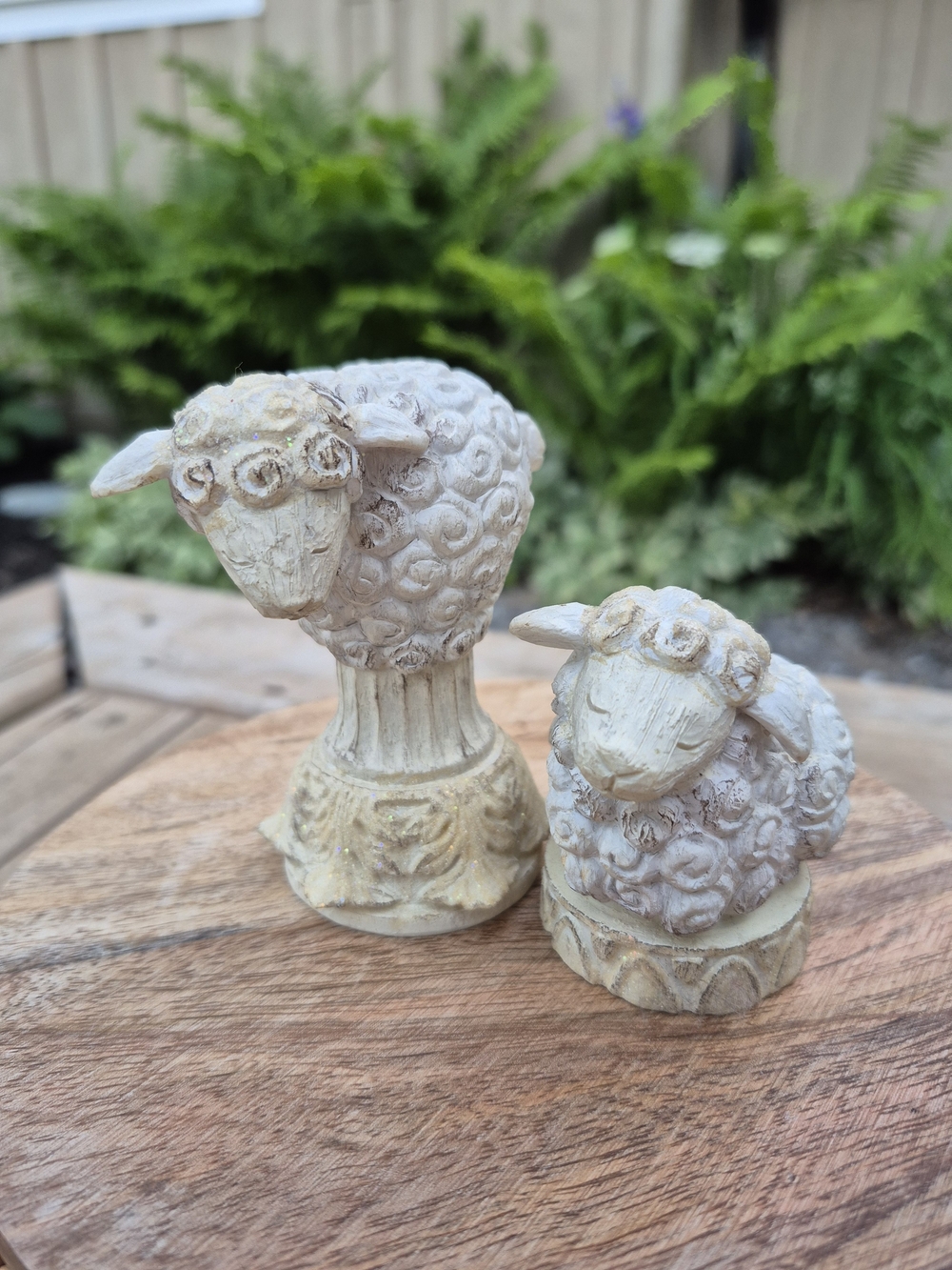 Vintage Farmhouse Resin Sheep & Lamb Figurine Set (2 Pieces)